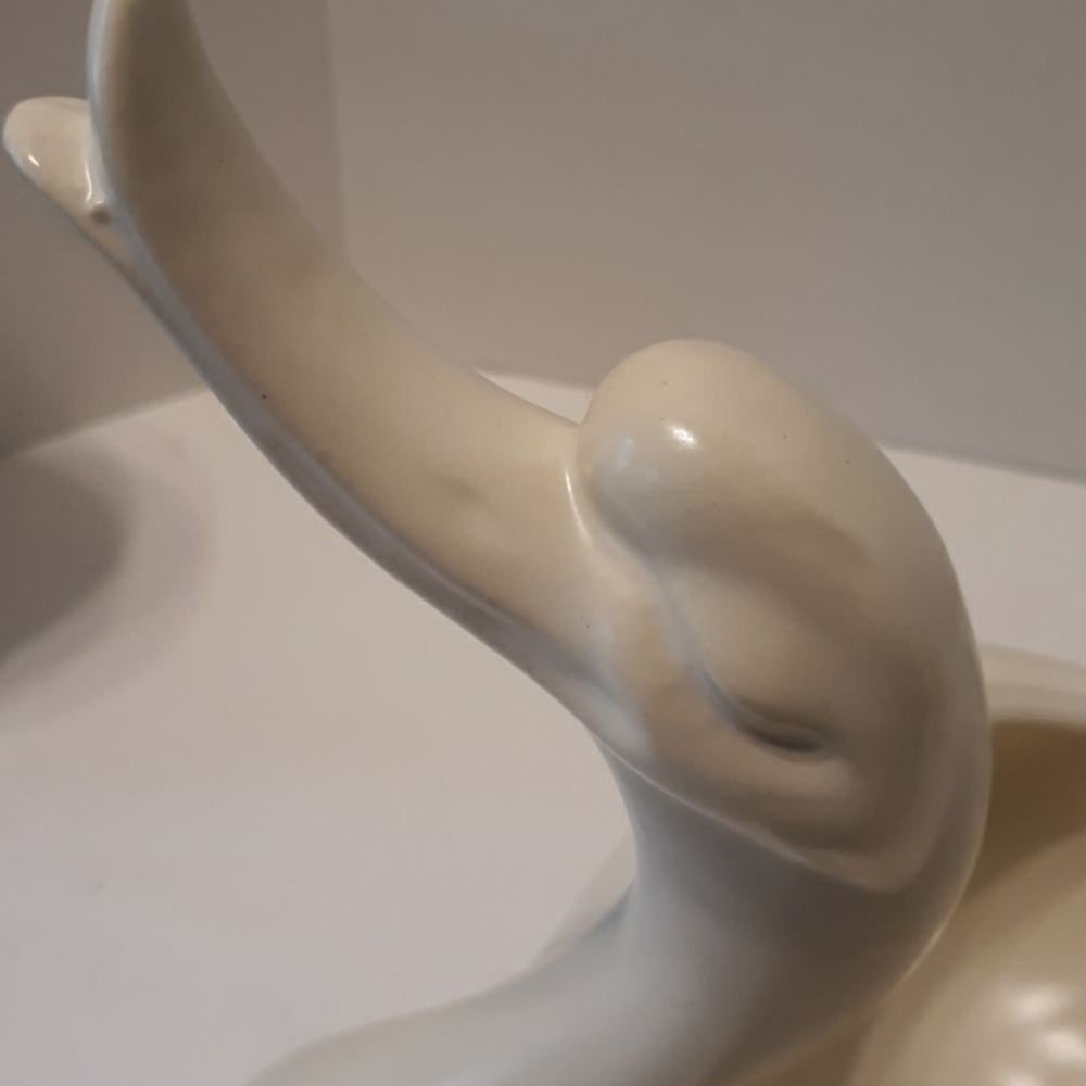 Vintage MCM Hull Swan Planter - Picture 3 of 11